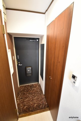 アスール江坂 仲介手数料無料の玄関