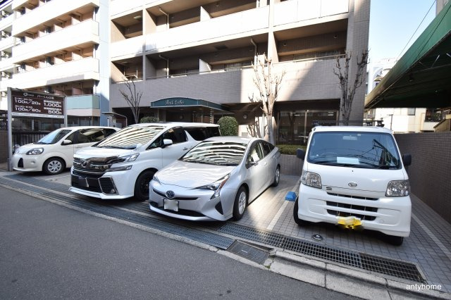 アスール江坂 仲介手数料無料の駐車場