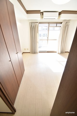 アスール江坂 仲介手数料無料の洋室
