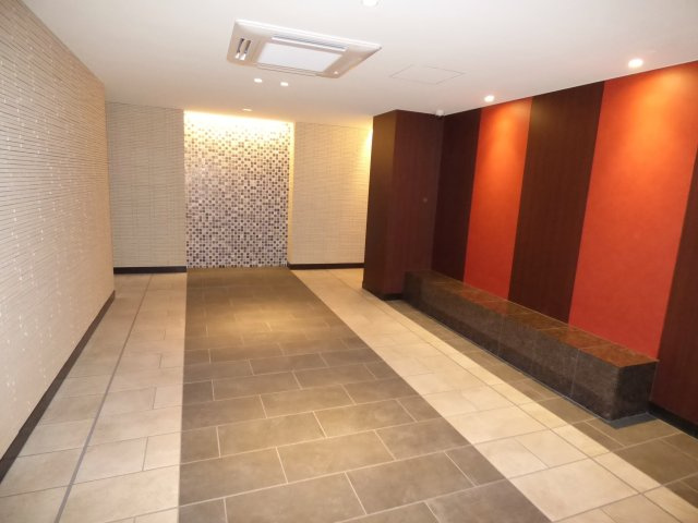 パークアクシス大阪新町のエントランス