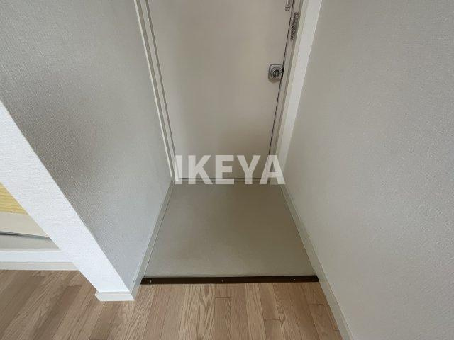安福マンションの玄関