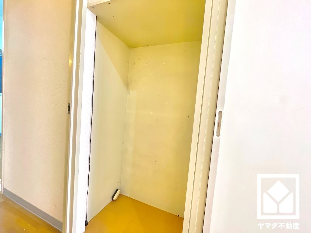 武庫之荘フレックスの収納|大型ニッチを利用した冷蔵庫置場を備えており、住空間をすっきりお使いいただけます。冷蔵庫のサイズやライフスタイルに応じて、収納スペースとしてご活用いただくことも可能です。