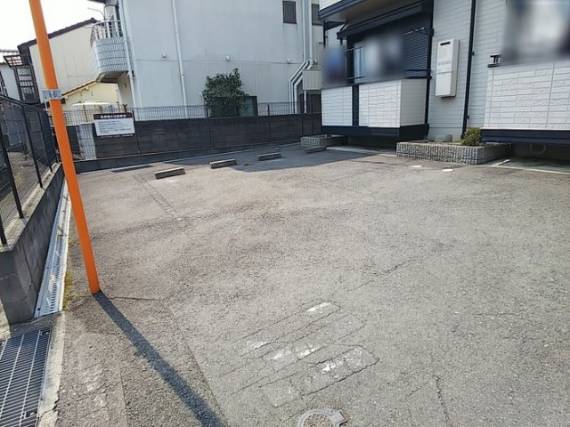 ドミールシャルマンの駐車場