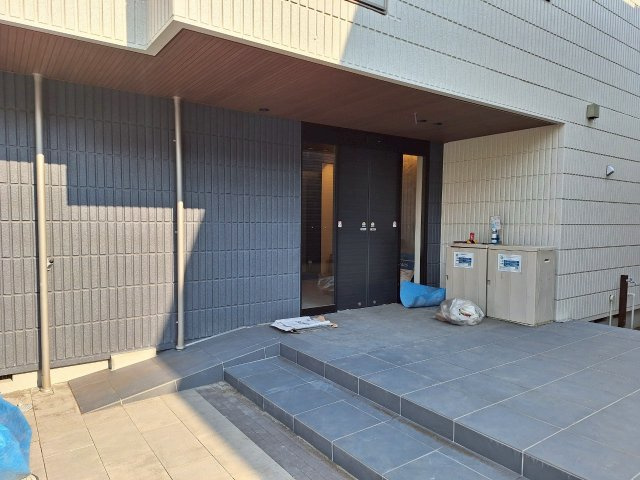 プランドール　クレタケ　Ｅａｓｔのエントランス