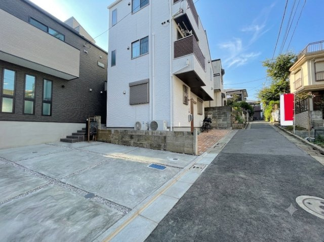 中野区白鷺3丁目 限定1棟の前面道路含む現地写真|2階建て5LDK+カースペース2台可能
白鷺3丁目の落ち着いた住環境に誕生しました