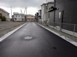 【前面道路含む現地写真】