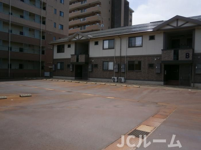ロイヤルガーデン絆 Bの駐車場