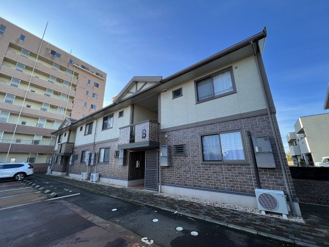 ロイヤルガーデン絆 B