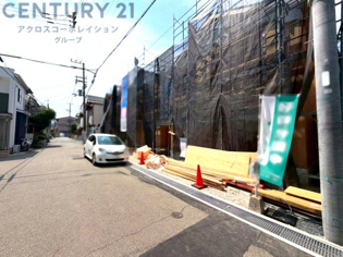 阪急園田駅、ＪＲ尼崎駅の利用が便利です。