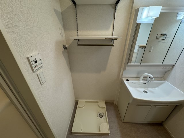 ルミナス　八街のその他|室内洗濯機置場（同型タイプ）