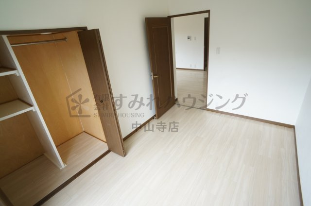 コレクション伊丹の洋室|参考、同建物・反転間取りの号室