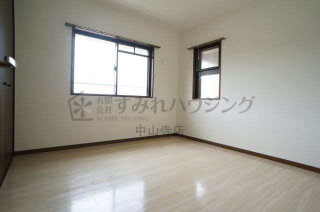 コレクション伊丹の寝室|参考、同建物・反転間取りの号室