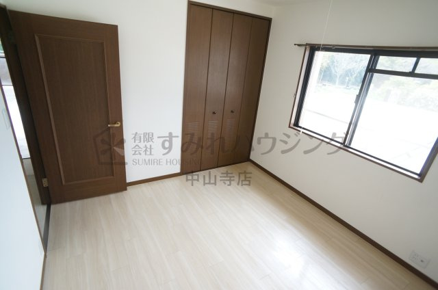 コレクション伊丹の寝室|参考、同建物・反転間取りの号室