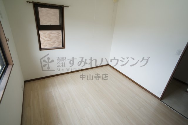 コレクション伊丹の寝室|参考、同建物・反転間取りの号室