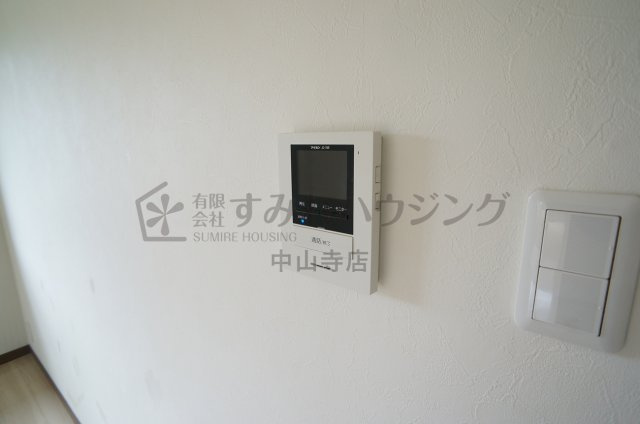コレクション伊丹のセキュリティ|参考、同建物・反転間取りの号室