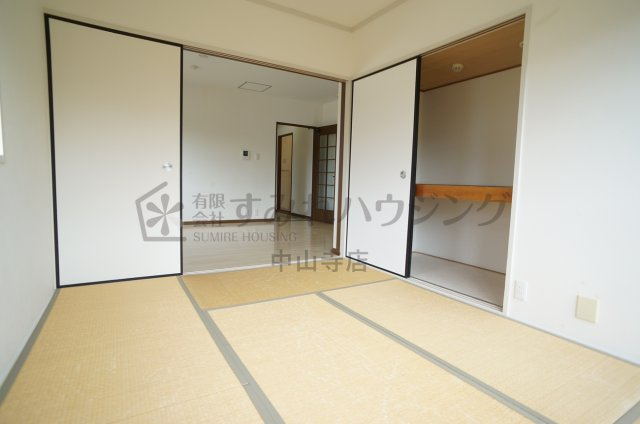 コレクション伊丹の和室|参考、同建物・反転間取りの号室