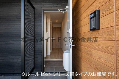 【玄関】 | シャルム・レジデンス | 収納もある玄関です