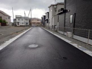 【前面道路含む現地写真】