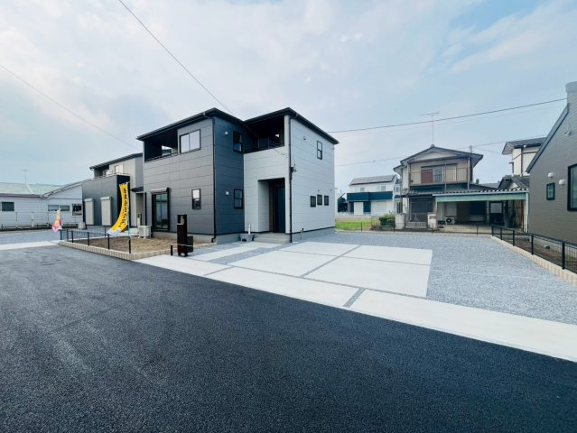 【Livele Garden】　古河市諸川　第２　全3邸の外観|カースペース3台駐車可能♪
※車種によります
2026年7月撮影