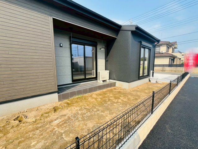 【Livele Garden】　古河市諸川　第２　全3邸の庭|〇３号棟　庭〇
立水栓付きのお庭♪お子様の靴を洗う時や、ガーデニングの際に活躍します（＾＾）
2026年7月撮影