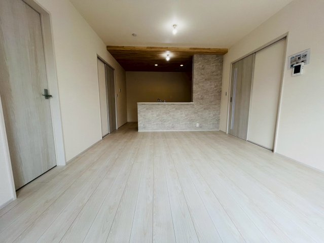 【Livele Garden】　古河市諸川　第２　全3邸の居間・リビング|〇３号棟　リビング〇
広々16帖リビング！長方形の間取りの為、家具の設置もしやすく快適です♪
2026年7月撮影