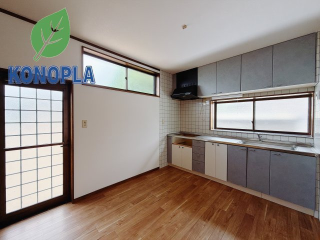 【中古戸建】甘楽郡甘楽町大字小幡のキッチン|■キッチン｜全スライド式収納キッチン♪お皿や鍋の出し入れもラクラクです（＾＾）！