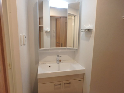 【洗面所】 | Ｂｒｉｓ西宮 | 明るい洗面所です