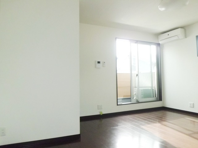 アクロス芦屋西アパートメントの居間・リビング