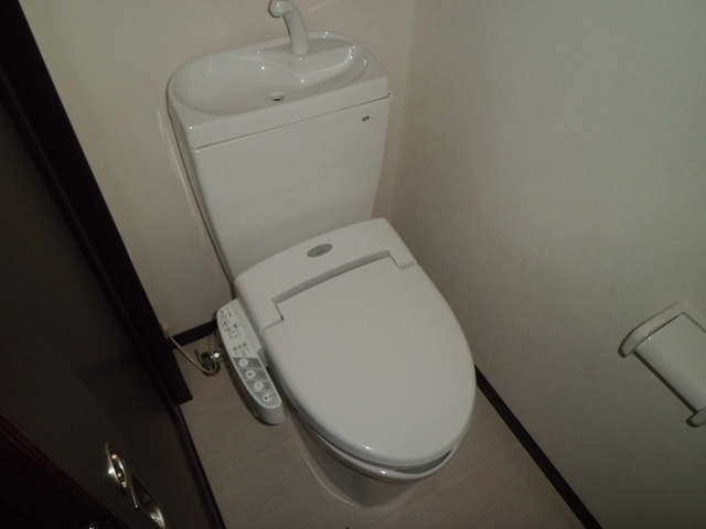 アクロス芦屋西アパートメントのトイレ