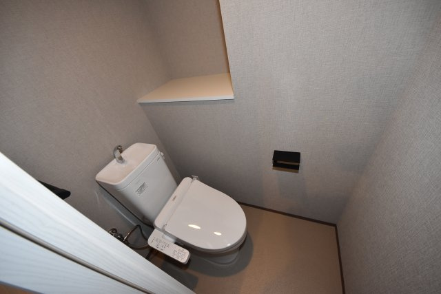 エムコート新町のトイレ|落ち着いた色調のトイレです