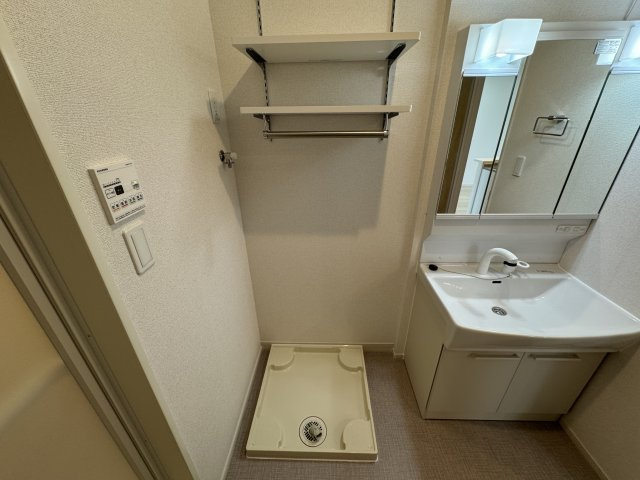 ルミナス　八街の内装|室内洗濯機置場（同型タイプ）