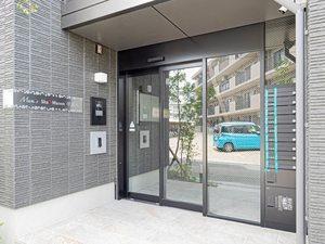 MUM’Sシャーメゾン学園北のエントランス