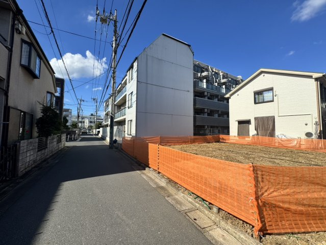 練馬区東大泉1丁目　南西角地×建築条件なし　限定2区画の前面道路含む現地写真