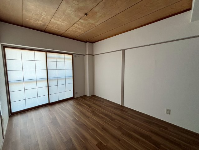 ヤナギマンションの洋室
