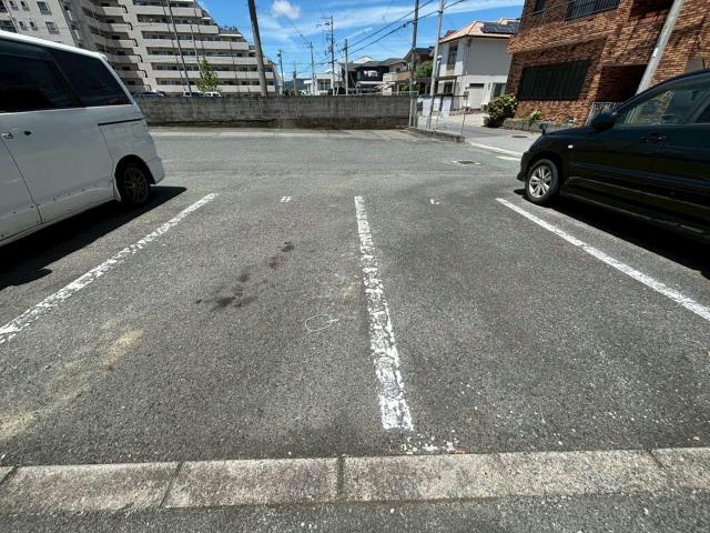 ヤナギマンションの駐車場