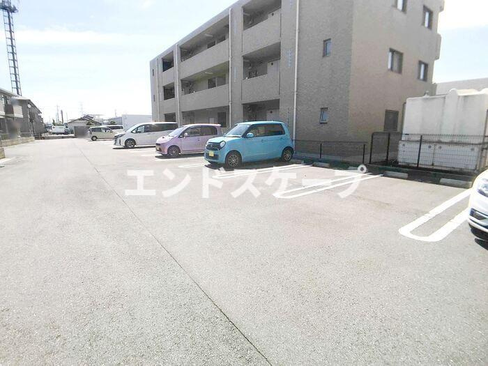 キャメロット　Ⅰの駐車場|高崎、前橋、伊勢崎エリアのお部屋探しはエンドスケープまで！お客様の理想お聞かせ下さい♪