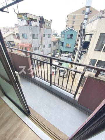 大阪市淀川区新高４丁目の賃貸マンションのバルコニー