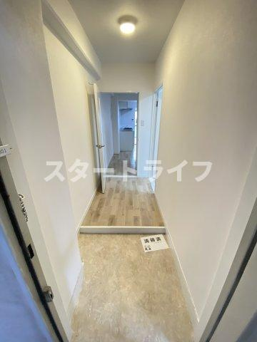 大阪市淀川区新高４丁目の賃貸マンションの玄関