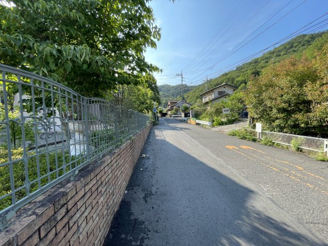中古戸建・中古住宅　足利市本城1丁目　けやき小学校・第二中学校の前面道路含む現地写真