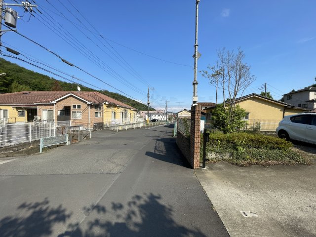 中古戸建・中古住宅　足利市本城1丁目　けやき小学校・第二中学校の前面道路含む現地写真