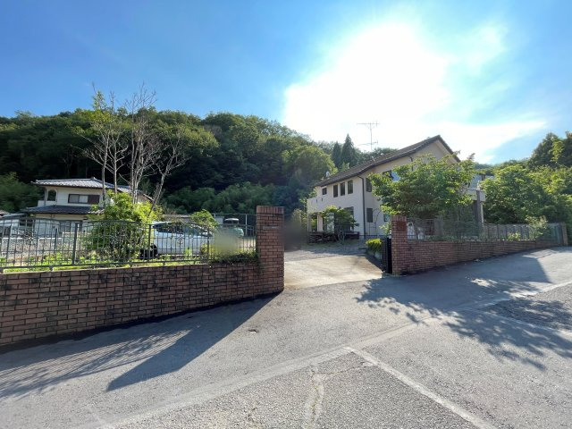 中古戸建・中古住宅　足利市本城1丁目　けやき小学校・第二中学校の外観|立派な門構えの住宅です！