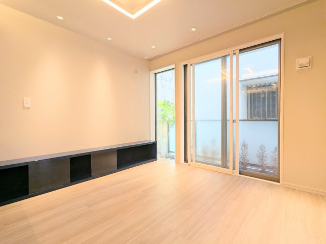 葛飾区新小岩２丁目の戸建の居間・リビング|～リビング写真～