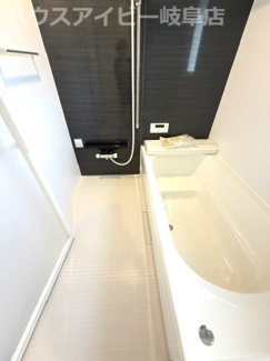 【浴室】 | 岐南町薬師寺新築建売全3棟！お車並列4台可能！広々インナーバルコニーのあるお家！ | 岐南町薬師寺新築建売全3棟！お車並列4台可能！広々インナーバルコニーのあるお家！