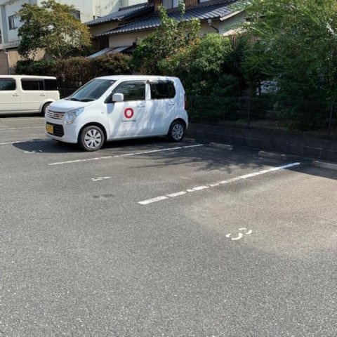 グロワール東合川の駐車場