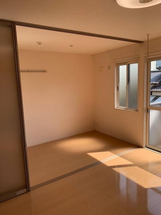 グロワール東合川の洋室