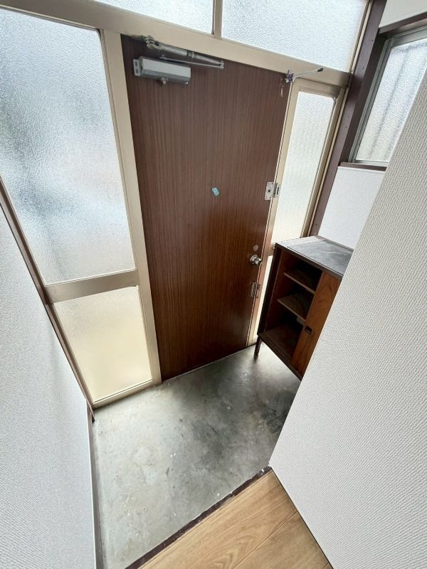 リプロハウス中原の玄関