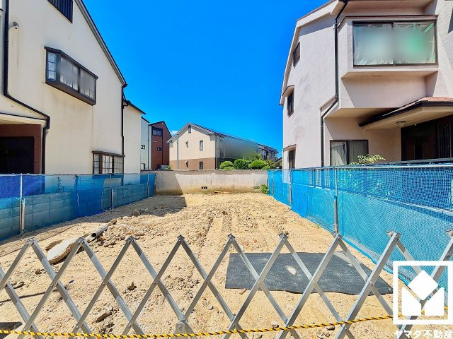 西宮市上ケ原七番町の外観|家族のごはん作りがはかどる、同時調理が可能な3口コンロ付きキッチン。毎日の家事の負担を軽減でき、節水効果が期待できる食器洗乾燥機もございます。