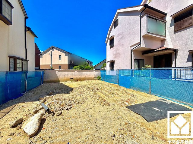西宮市上ケ原七番町の外観|「上ケ原南小学校」まで徒歩10分。低学年のお子様の通学にも無理のない距離です。
