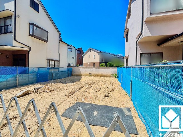 西宮市上ケ原七番町の外観|従来のガス給湯器では捨てられていた潜熱を再利用して、より少ないガスで効率的にお湯を沸かす「エコジョーズ」を搭載し、光熱費を削減。瞬間式なのでお湯切れの心配がないのも安心できます。