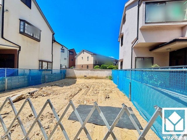 西宮市上ケ原七番町の外観|1階洗面室に室内洗濯機置場、2階バルコニーの手前に室内物干しも設置されており、天候に左右されず洗濯していただけます。花粉や黄砂が気になる季節にも重宝します。